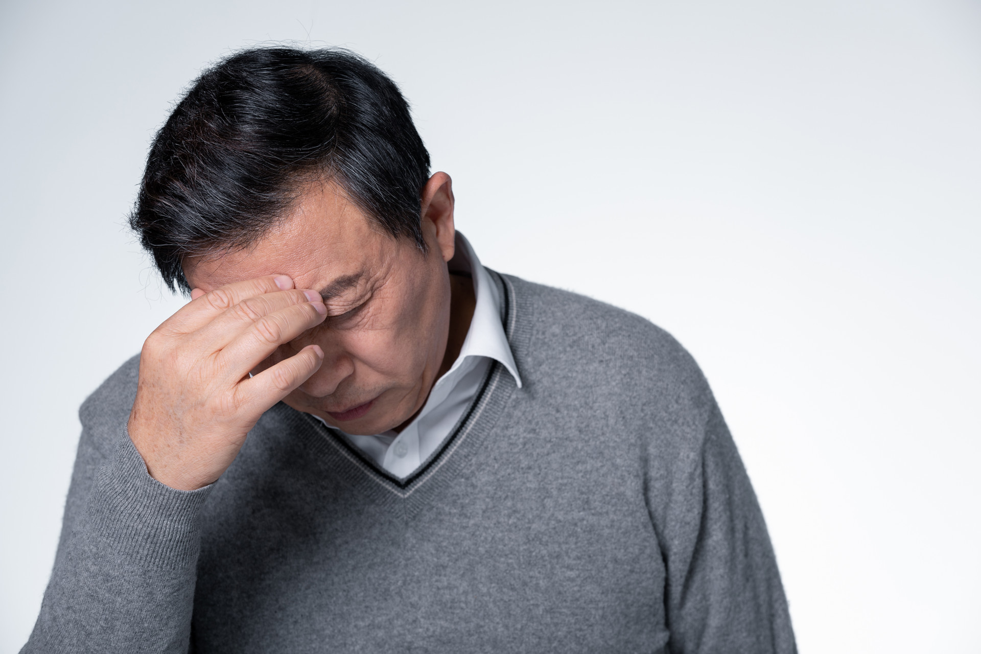 摄图网_501703641_banner_孤独的老人身体不适头晕（企业商用）.jpg